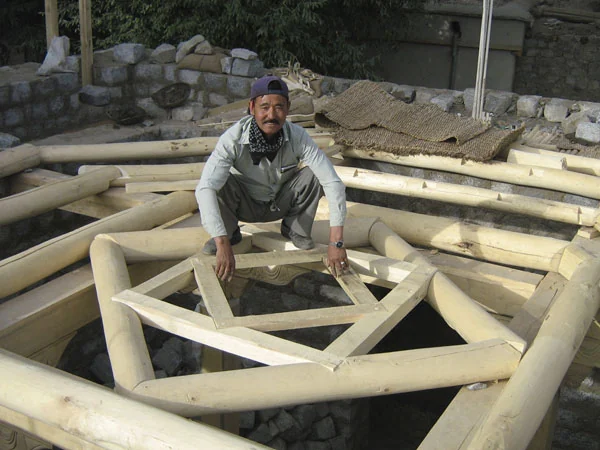 Fixing the wooden lantern that connects all floors.